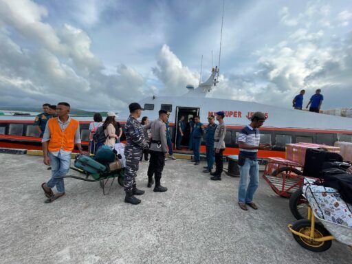 Pangkalan TNI-AL Dabo Singkep Berikan Pelayanan Pada Puncak Arus Balik Lebaran Di Kabupaten Lingga
