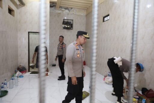 Wakapolres Lamongan Rutin Lakukan Pemeriksaan Ruang Tahanan, Antisipasi Tahanan Kabur