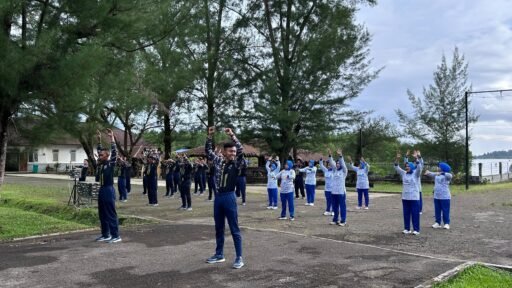 Jaga Kebugaran Usai Libur Lebaran, KB Lanal Simeulue Olahraga Bersama & Pelepasan Perwira Mutasi