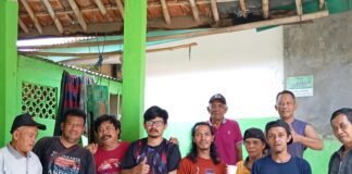 Jumsih (Jum’at Bersih) di Lingkungan RT 017 RW 007 Kelurahan Purwamekar