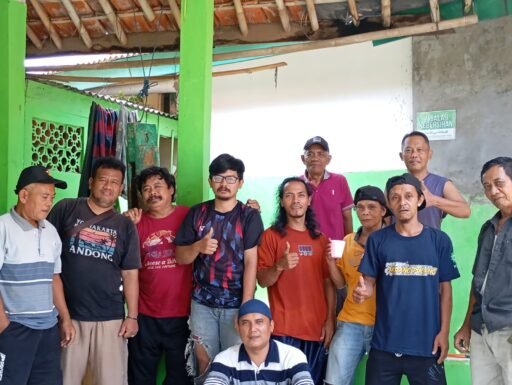 Jumsih (Jum’at Bersih) di Lingkungan RT 017 RW 007 Kelurahan Purwamekar