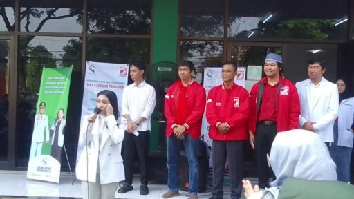 “MATA SEHAT” Pemeriksaan mata gratis PSI menggandeng Klinik Abang Ijo sebagai bukti PEDULI