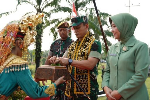 Tinjau Kesiapan Satuan Bantuan Tempur, Pangdam II/Sriwijaya Kunker ke Yonarmed 15/Cailendra