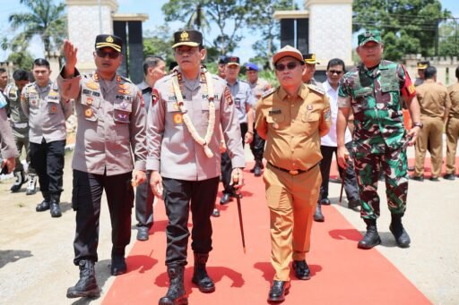 KUNJUNGAN KERJA KAPOLDA DI MURATARA KAPOLDA INGATKAN ANGGOTA SELALU HADIR DI TENGAH MASYARAKAT