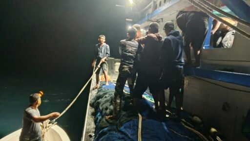 Aksi Cepat Lanal Simeulue Evakuasi ABK KM. Arafah 01 Di Perairan Simeulue Cut