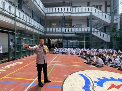 Bhabinkamtibmas Bintara Edukasi Siswa SMK Bina Mandiri Bahaya Penyalahgunaan Narkoba dan Tawuran