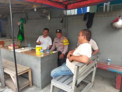 Bhabinkamtibmas Polsek Bekasi Barat Sambangi Warga Antisipasi Tawuran