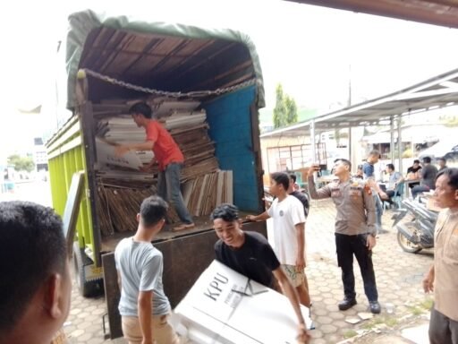 TNI-Polri Kawal Pengamanan dan Pengawalan Logistik PSU Calon Bupati Empat Lawang