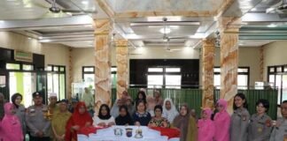 Polwan Polda Kaltim dan Bhayangkari Daerah