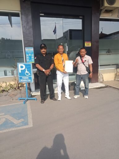 Kordinator Wartawan dan LSM Secara Resmi Melaporkan Unggahan Vidio Mubin Ke Polres Lamongan