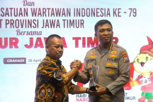 Dinilai Inovatif, Kapolresta Sidoarjo Terima Penghargaan dari PWI Jatim