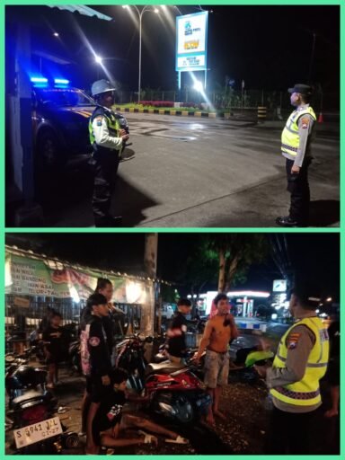 Polsek Ngimbang Gelar Patroli Blue Light, Guna Cegah Dan Tangkal Kriminalitas 3C Di Malam Hari