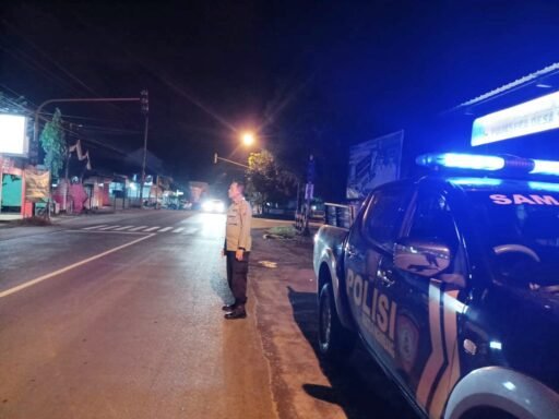 Antisipasi Kriminalitas Dan Cegah Tangkal 4C , Polsek Ngimbang Patroli Blue Light Di Malam Hari