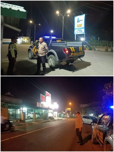 Polsek Ngimbang Gelar Kegiatan Patroli Blue Light Antisipasi Kejahatan 4C di Malam Hari