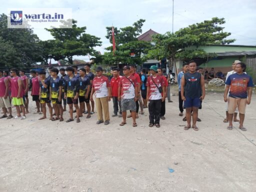 Festival Lomba Dayung Perahu Naga di Tasikagung Rembang Berlangsung Seru
