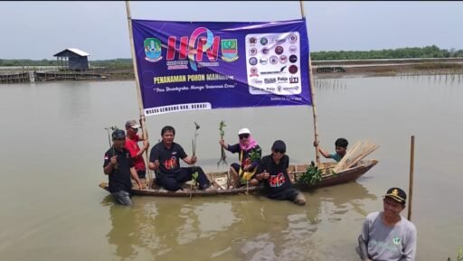 Di Pimpin Suryono, ST Rangkaian HPN 2025 FWJ bersama Wartawan Bekasi Raya Tanam Ratusan Mangrove