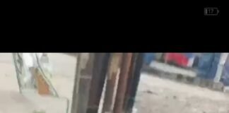 Drainase jalan raya Bosih depan perumahan Kartika Wanasari kembali dibongkar warga