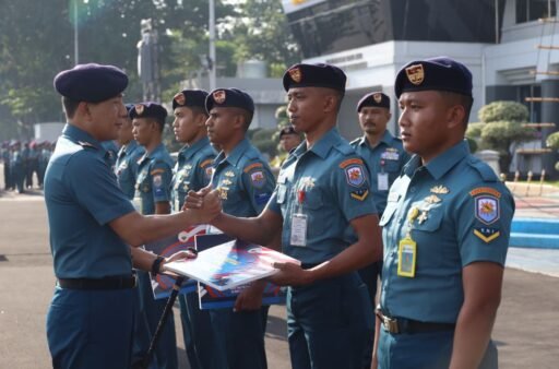 Teladan Bagi Satuan, Pangkoarmada II Beri Apresiasi Para Prajurit Berprestasi Koarmada II