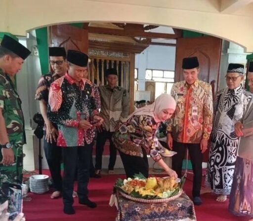 Ketua DPD IWOI Kendal Hadiri Khaul Wali Gembyang Bersama Bupati dan Sejumlah Pejabat Pemkab Kendal