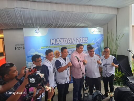 May Day 2025: Kemenaker Bersama KemenPKP Berkolaborasi Pertamina, Serahkan 100 Rumah untuk Buruh