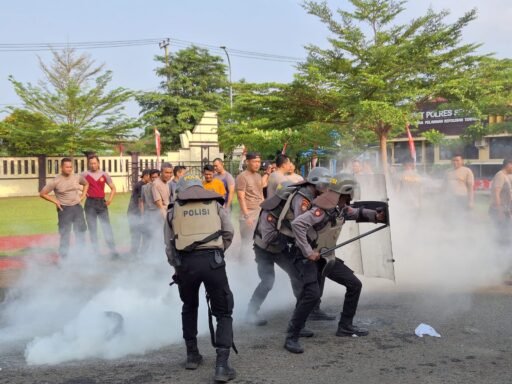 Polres Serang Gelar Simulasi Penanggulangan Aksi Unjuk Rasa Pada Peringatan May Day