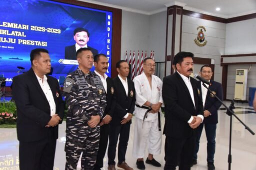 Letjen TNI Marinir Nur Alamsyah Terima Sertifikat “DAN Kehormatan” dari Lemkari