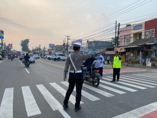 Personil Satlantas Polres Serang Dikerahkan di Titik Rawan Kemacetan