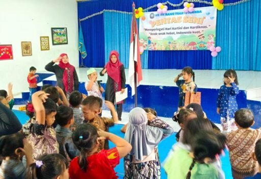 35 Satdik Cabang Surabaya Yayasan Hang Tuah Serentak Gelar Upacara Hardiknas 2025