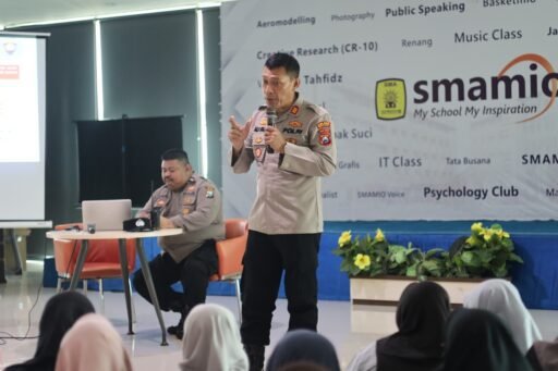 Satlantas dan Sat Binmas Polres Gresik Gelar Edukasi Keselamatan Berlalu Lintas dan Bahaya ja