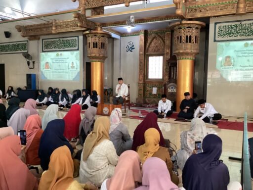 Kelulusan Yang Tak Biasa di MAN Lumajang, di Hadiri Putra Dai Legendaris