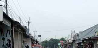 Warga Puri Cendana keluhkan jalan rusak,perbaikan mandek karena status penyerahan developer