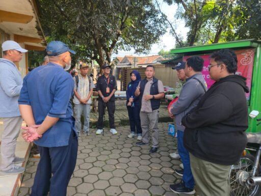 Kolaborasi DLH dengan OPD dalam Monev Pengecekan Fisik Bantuan Sosial di Kecamatan Bantargebang