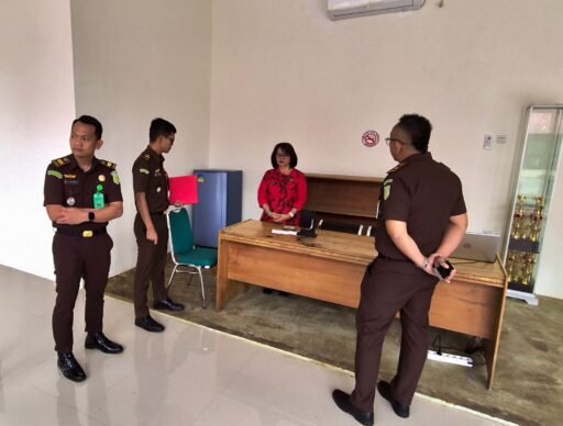 Cabang Kejaksaan Negeri Tana Toraja Geledah Kantor Dinkes Toraja Utara, Ratusan Dokumen Diamankan