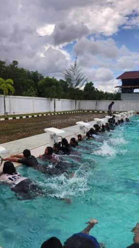 Tanamkan Cinta Bahari, Lanal Bintan Adakan Pelatihan Renang Dan Menyelam