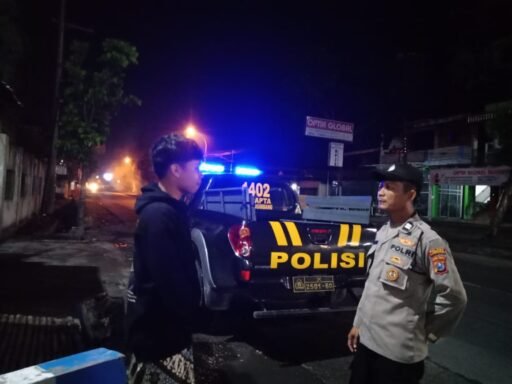 Antisipasi Kriminalitas Dan Tangkal 3C Di Malam Hari Polsek Ngimbang Gelar Patroli Blue Light
