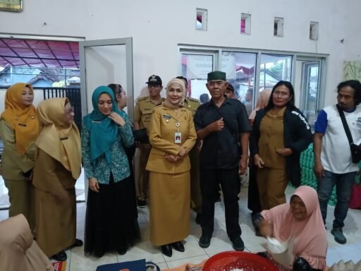 Kabiro WARTA IN Kendal Kawal Bupati Kendal Melihat Kondisi Dapur Umum Banjir Rob