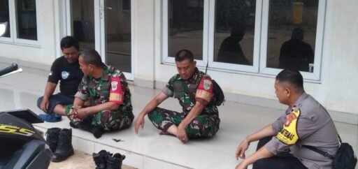 Sinergitas TNI-Polri Sambang Warga Sumur Batu “Ciptakan Ketentraman Warga”
