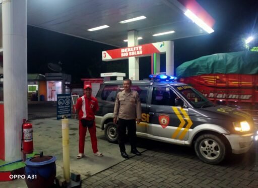 Polsek Ngimbang Gelar Patroli Blue Light Cegah, Tangkal 4C Dan Antisipasi Kejahatan di Malam Hari