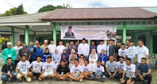 Danlanal Bintan Dampingi Bupati Serahkan Sapi Kurban Presiden RI