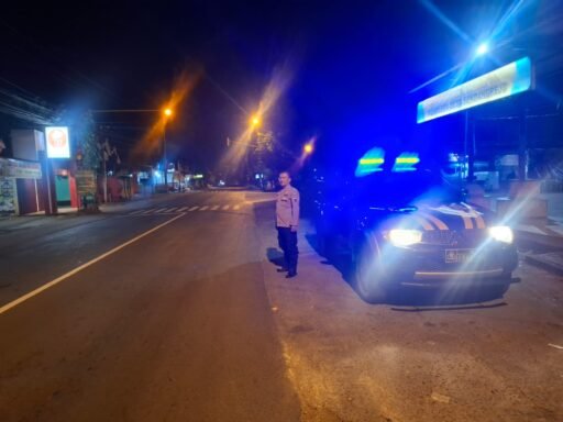 Polsek Ngimbang Giat Patroli Blue Light Cegah, Tangkal 4C Dan Antisipasi Kejahatan di Malam Hari