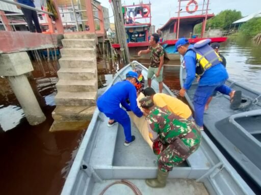 Sinergitas Pos TNI AL Sinaboi&Tim SAR Gabungan Evakuasi Jenazah KM Perkasa Di Perairan Sinaboi