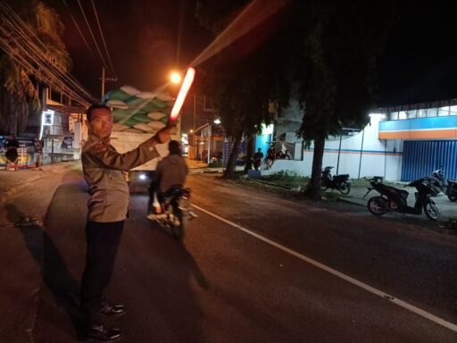 Polsek Ngimbang Giat Patroli Blue Light Cegah, Tangkal 4C Dan Antisipasi Kejahatan di Malam Hari