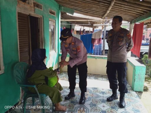 Sambut Hari Bhayangkara ke-79, Polsek Sukatani Salurkan Bantuan Sembako kepada Warga Kurang mampu
