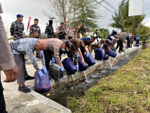 Lanal Aru Laksanakan Pemusnahan Miras Ilegal Bersama Forkopimda Kepulauan Aru