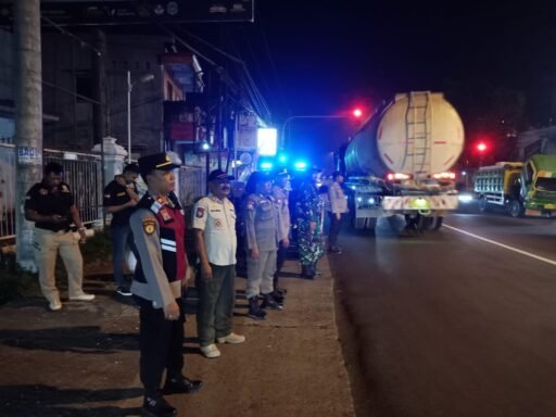 Kapolsek Ngimbang Gelar Patroli Gabungan Malam 1 Muharom Antisipasi Guankamtibmas di Malam Hari