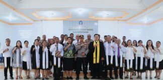 Kapolres Talaud AKBP Arie Sulistyo Serahkan Bantuan Kapolda Sulut untuk Gereja Paradise Melonguane