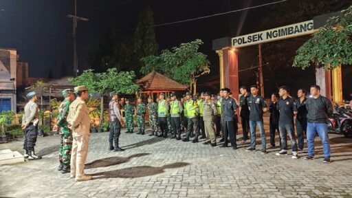 Polsek Ngimbang Gelar Apel Gabungan Malam Takbir Menjelang Hari Raya Idul Adha 1446 H