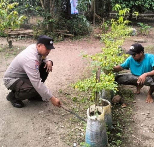 Polsek Gunungsari Dorong Warga Manfaatkan Lahan Kosong Jadi Kebun Sayur