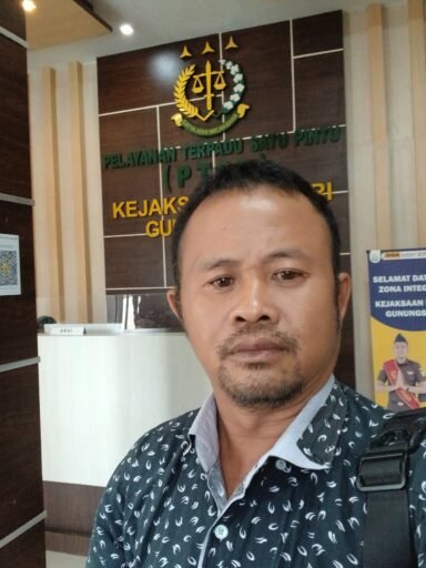 Sabar Halawa kunjung kejari Gunungsitoli Sumut Di sambut oleh kasi intel Y.Hulu.