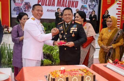 Danlantamal IX Ambon Didampingi Ketua Korcab IX DJA III Hadiri Upacara Hari Bhayangkara Ke-79